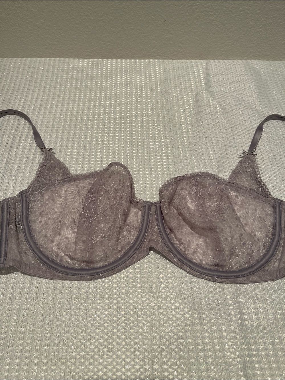 Victoria's Secret Sheer Lace Underwire Bra in Gray - NWT - 32DDD